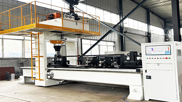 分水管自动校直机