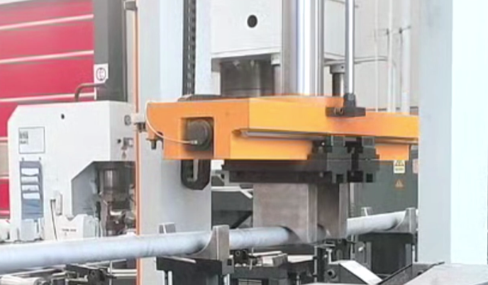 离心铸管校直机托举式上下料